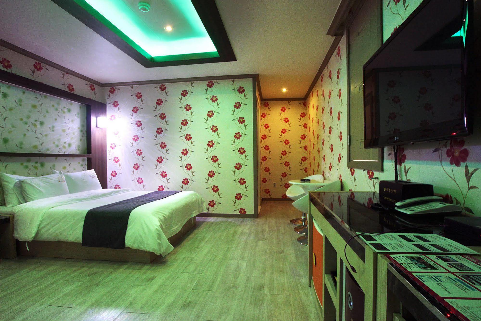 Chocolate Hotel Gwangju Metropolitan City ภายนอก รูปภาพ