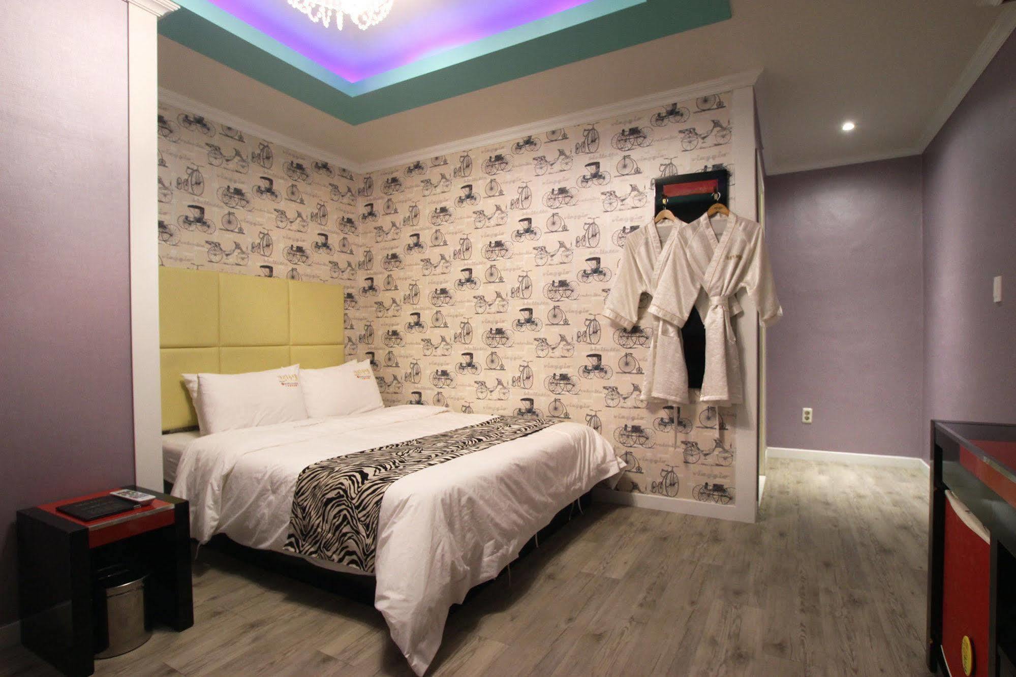 Chocolate Hotel Gwangju Metropolitan City ภายนอก รูปภาพ